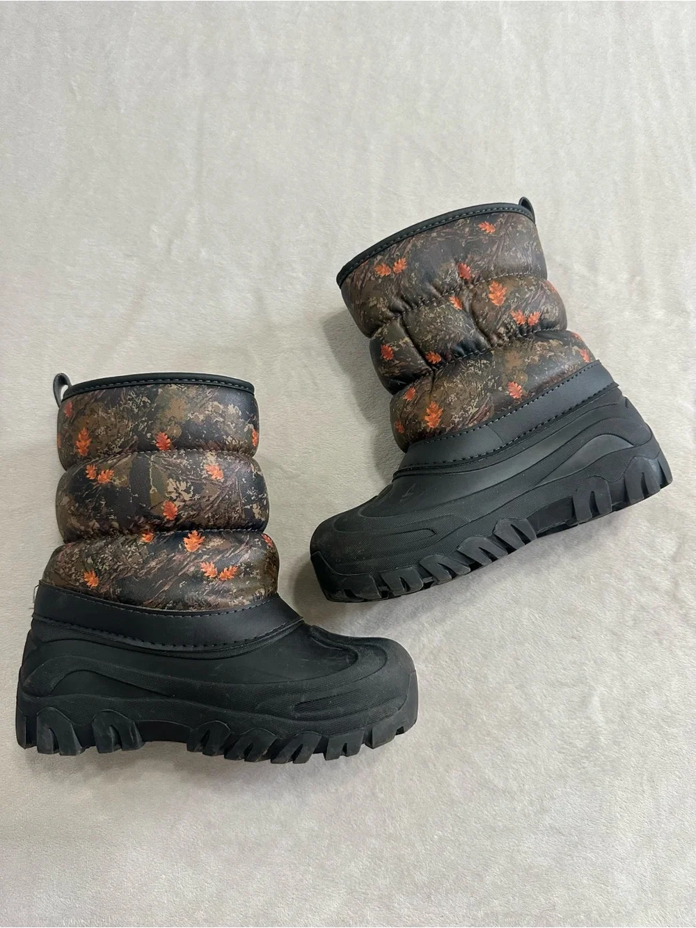 Kid's Western Chief Winter Snow Boots in Black and Brown Camo Print Size 13/1